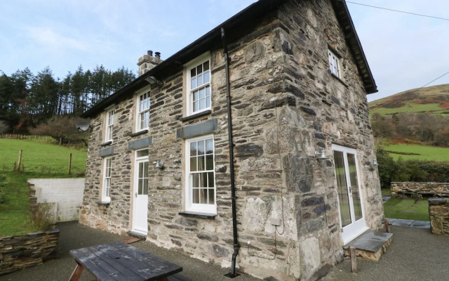 Peniarth Ganol