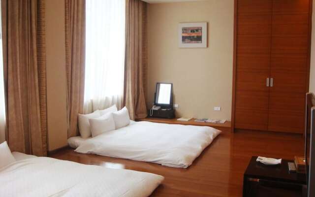 Young Lake Resort