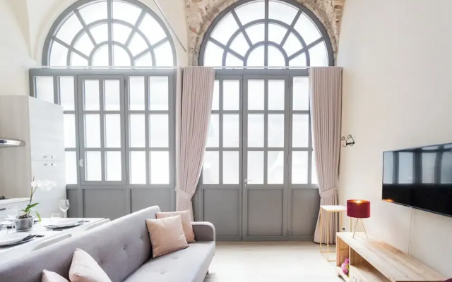 Romantic Escape City Centre With Jacuzzi & Parking