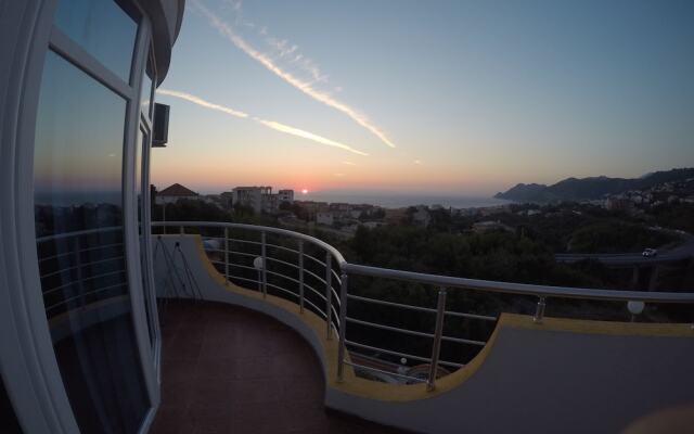 Belvedere Apartments with Seaview