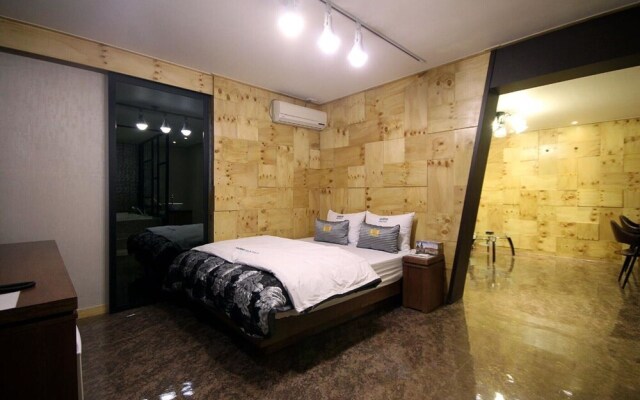 OHHO Hotel