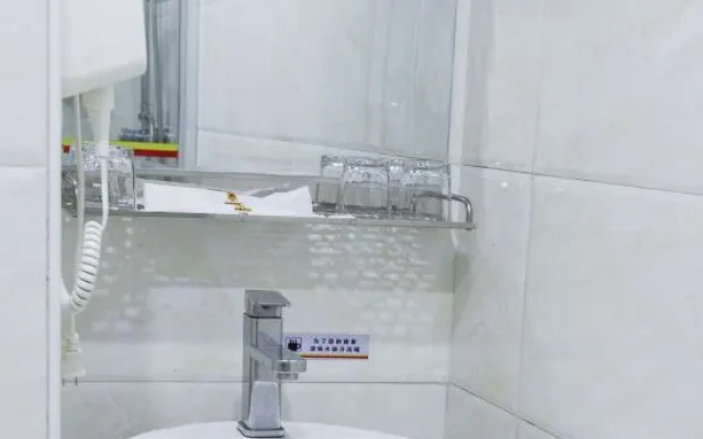 Super 8 Hotel (Beijing Qianmenzhu Shikou West Street) – Bathroom – Beijing