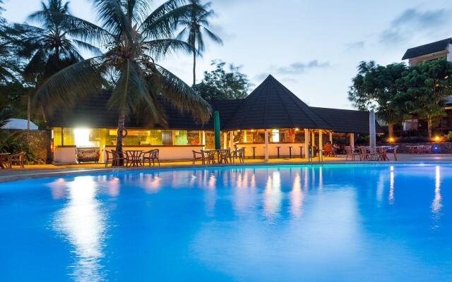 Travellers Beach Hotel & Club