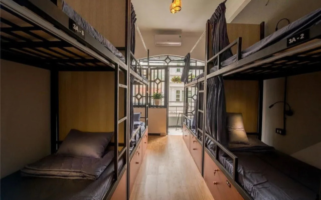 The Like Hostel & Cafe