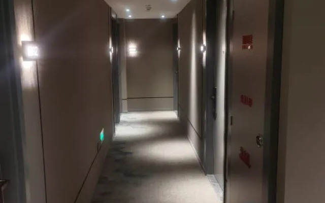 Home Inn Neo (Beijing South Railway Station Jiaomen East Subway Station)