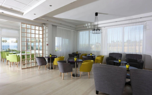 Artina Hotel