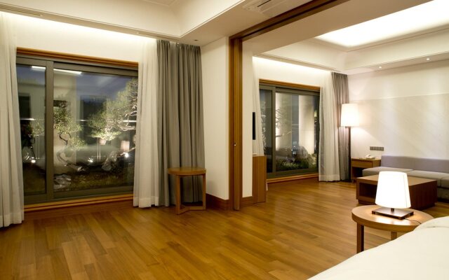 Pine Grove Hotel