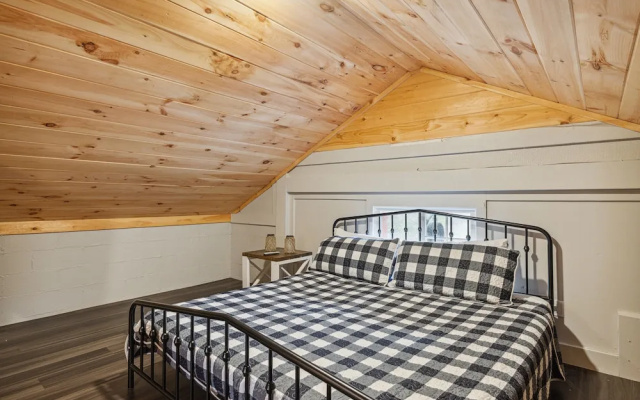 Majestic Valley Retreat 2 Bedroom Cabin by RedAwning