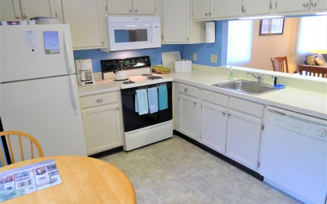 10 Gray - 2 Bedroom Condo