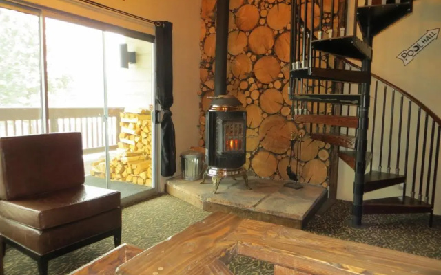 The Mammoth Creek Inn