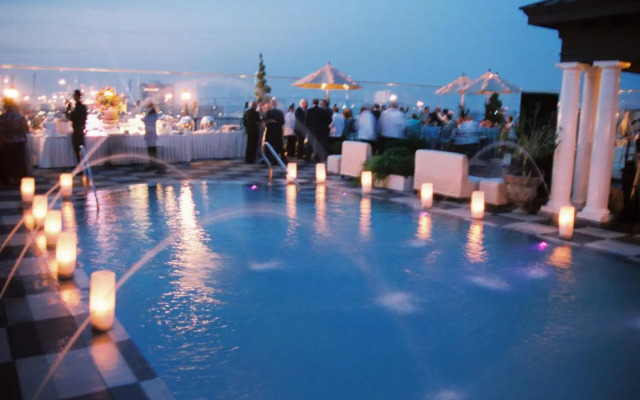 Market Pavilion Hotel