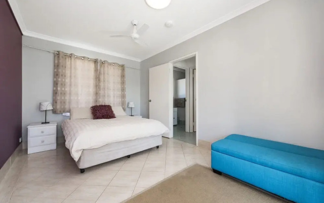 Wave House - Beach Front Lancelin