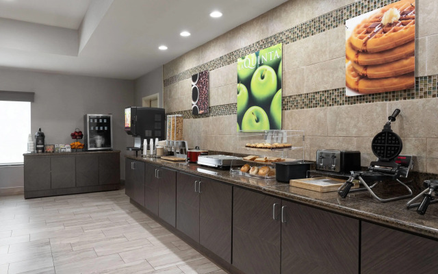 La Quinta Inn & Suites by Wyndham Columbus - Edinburgh