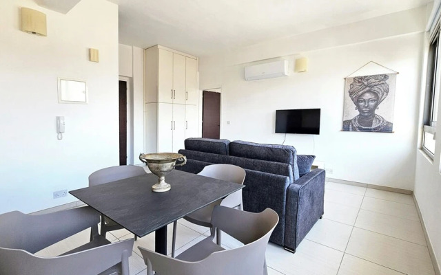 Phaedrus Living Ledras Residences 205
