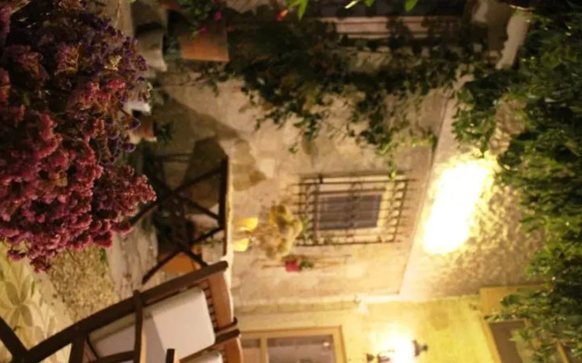 Lilyum Alaçatı Taş Ev