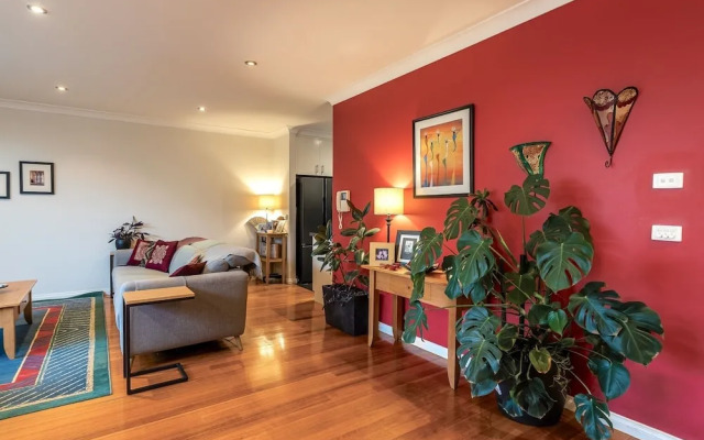 StayCentral - Tranquil Townhouse