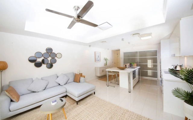 Modern 1 Bedroom Apartment Close To CBD