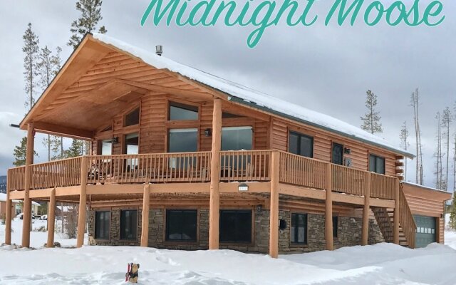 Midnight Moose River Front - 3 Br Cabin
