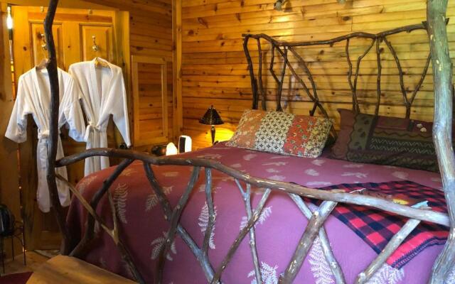 Creekwalk Inn Bed and Breakfast with Cabins