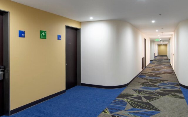 Holiday Inn Express Mexico Basilica by IHG