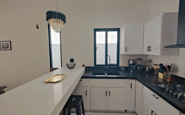 Beautiful 3bed 2bath new Home With Pool in Town