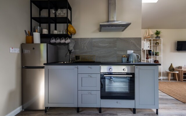 Newly Renovated, Stylish Self-catering Apartment