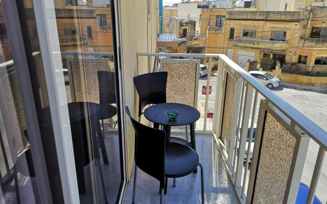 Village Corner 3 bedroom apartment with garage