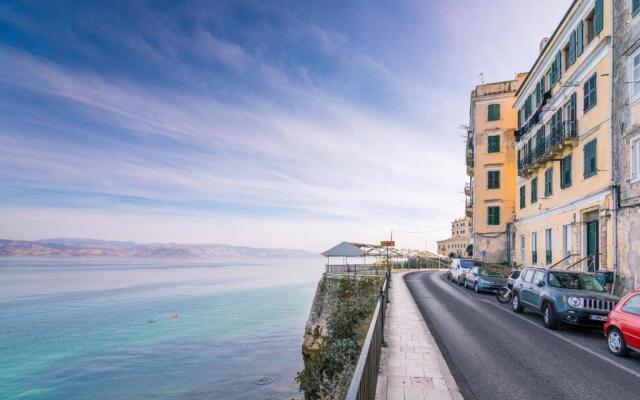 Mouragia Luxury Seaview Suite by Konnect