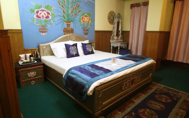 OYO 6932 Hotel Snow Lion