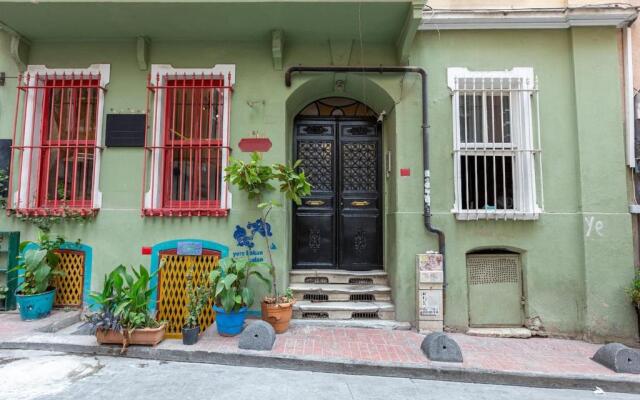 Renovated apartment at the heart of Istanbul with huge terrace