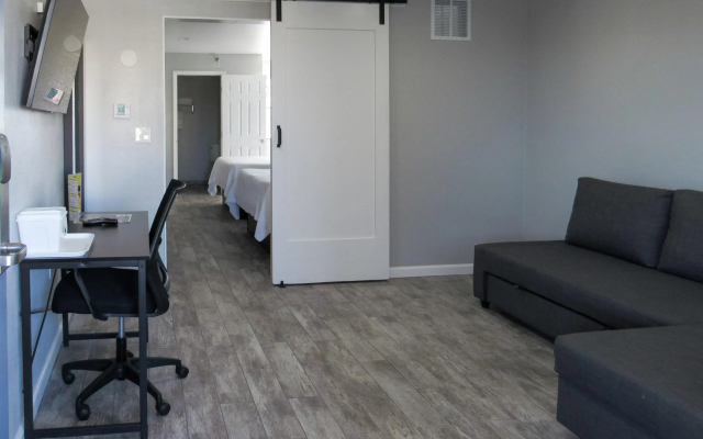 Capri Suites Anaheim