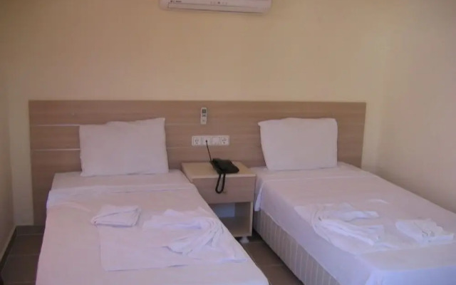 Anita Kemer Noch Hotel
