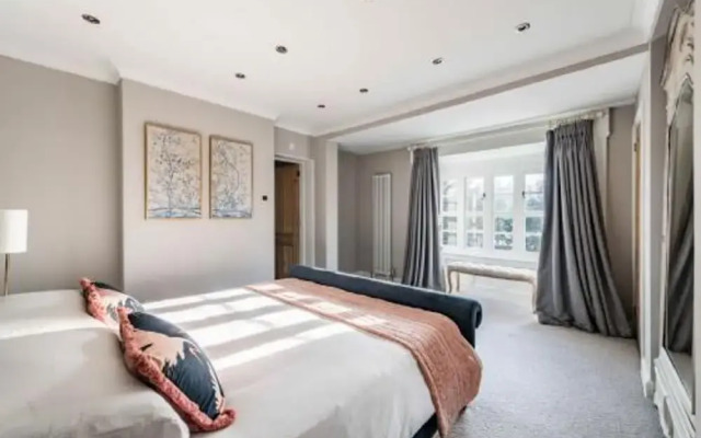 Host Stay Bressingham Lodge