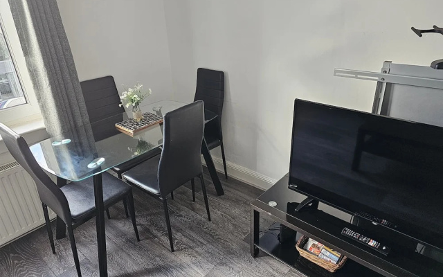 Snug - Meadhan Apartment