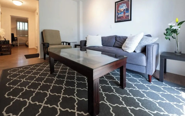 Rue Drolet 2-Bedroom Apartment