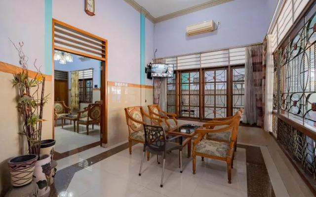 RedDoorz Syariah near Alun Alun Bojonegoro