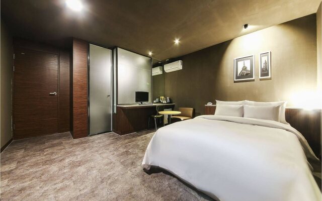Moon Hotel
