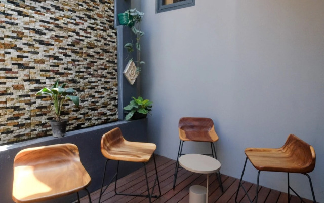 Sans Hotel RG Living Jogja by RedDoorz