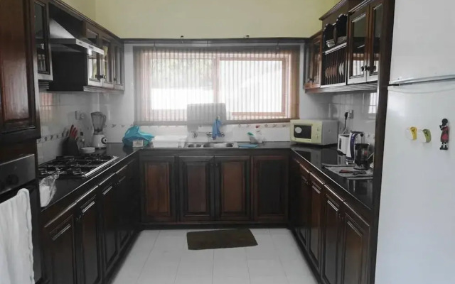 Siku Moja Villa - Beautiful Beach Family Villa
