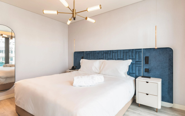 Luster Hotel