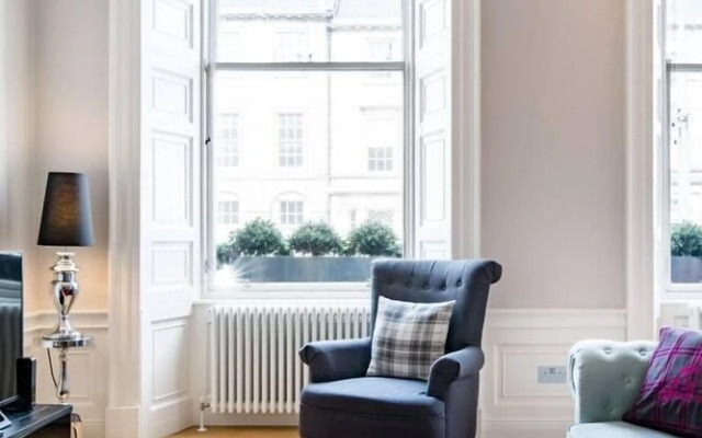 JOIVY York Place Apartment in Georgian City Centre Building
