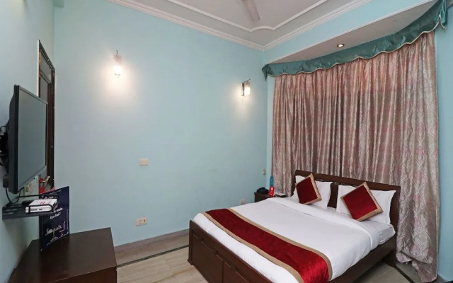 OYO 13235 The Golden Door