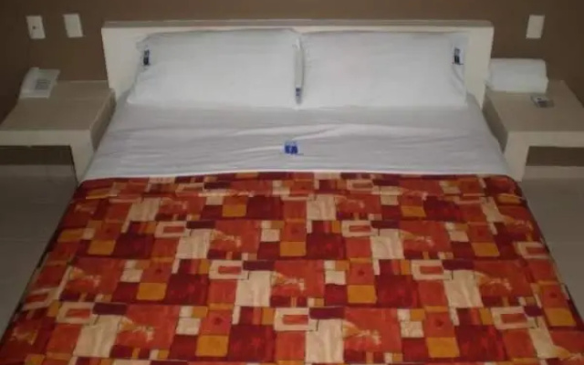 Hotel 402