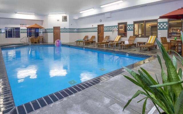Wood River Inn & Suites
