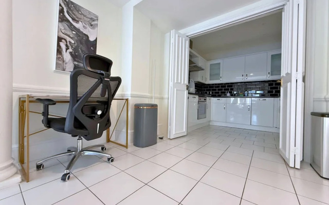 Knightbridge Hydepark 2b2b and Garden