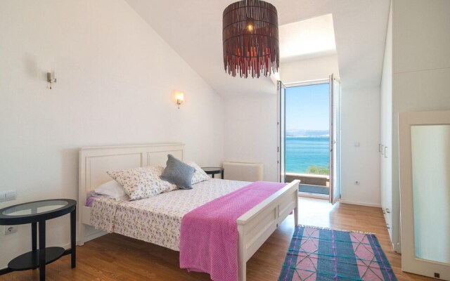 Beautiful Apartment in Sutivan With Wifi and 3 Bedrooms