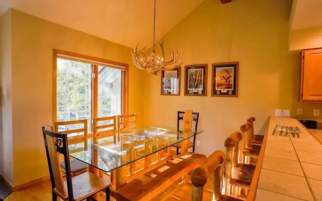 Highlander 324 Townhome with Private Hot Tub