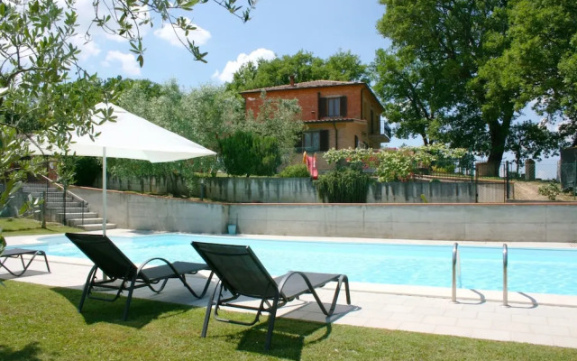 Wonderful Private Villa With Private Pool, TV, Pets Allowed and Parking, Close to Montepulciano