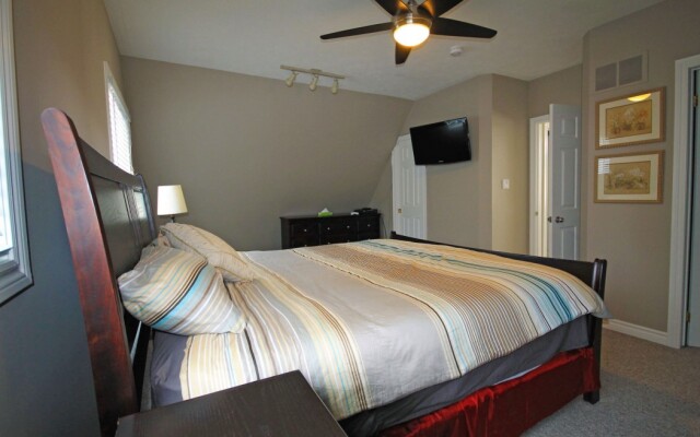 Mountain Views, Steps to BM Village, Hot Tub, BBQ.