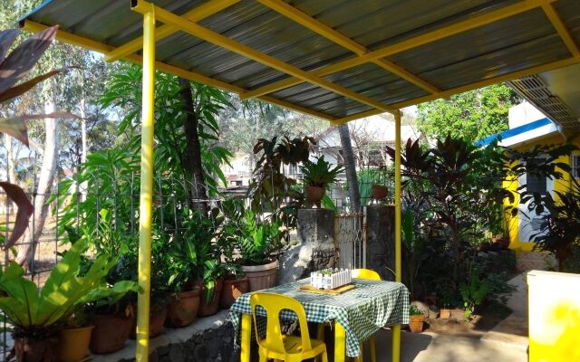 Yellow HOUSE Vacation Rental